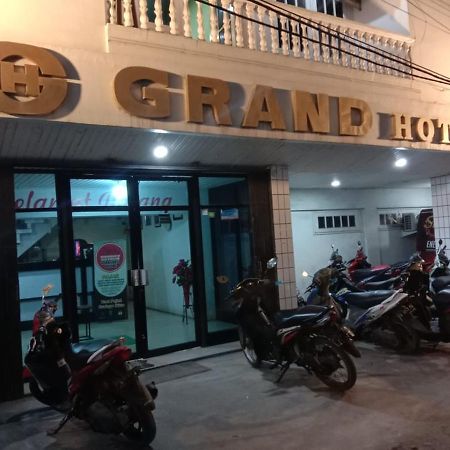 Grand Hotel Pemangkat Extérieur photo